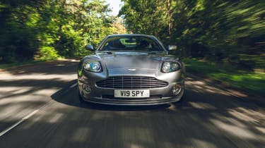 Aston Martin V12 Vanquish